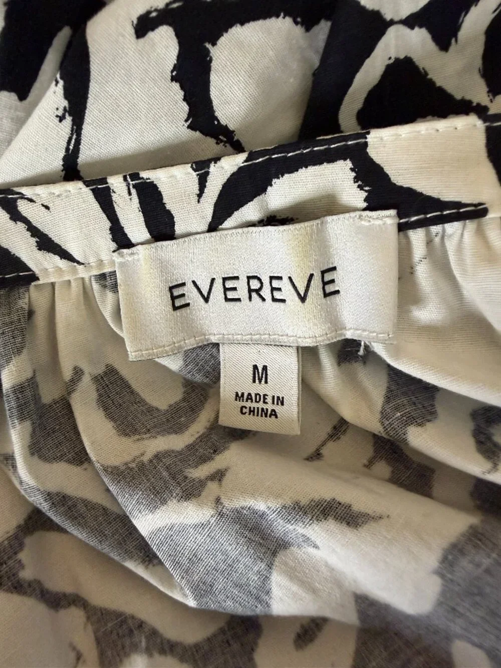 Evereve Jordy Peasant Top Blouse Shirt Split Neck Floral Black White M - Picture 8 of 9